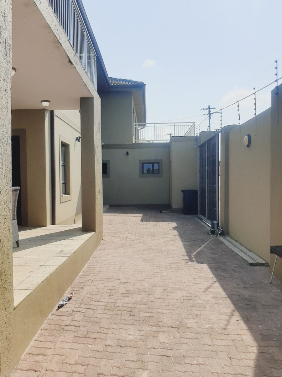 7 Bedroom Property for Sale in Amalinda Eastern Cape